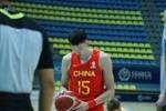 杨毅：中国男篮打亚洲级别比赛 用不着那么细 就打身体