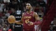 灾难级表现！米切尔18投仅5中拿到11分5助6失误 下半场9中1
