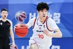 直播吧：上海男篮三年B类合同续约偰李永炜！